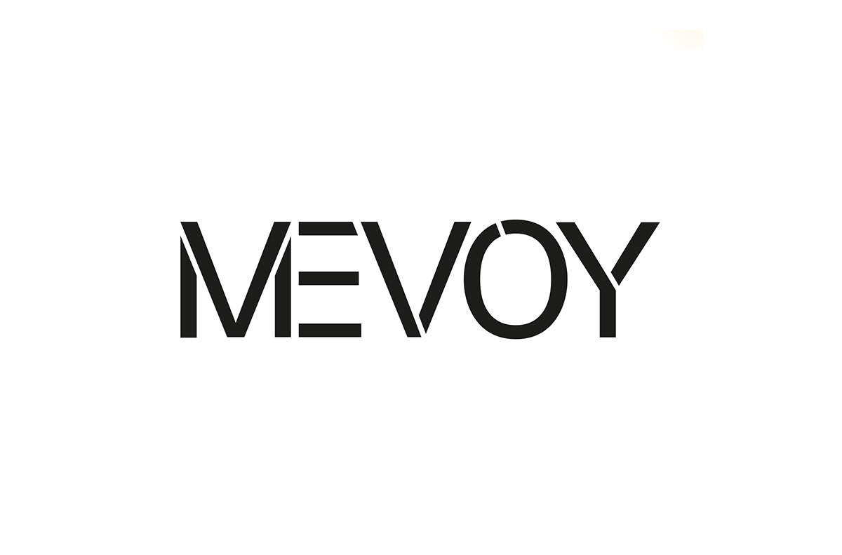 Logo Mevoy, foulard in seta impreziositi da un gioiello. Progettazione grafica: Luca Bossi